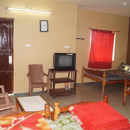 Wins Rooms Vālpārai Exterior foto